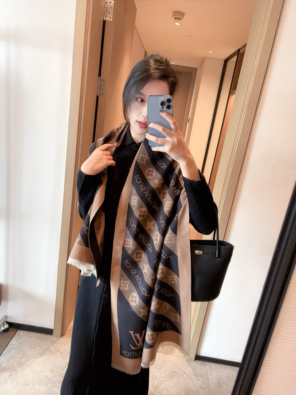 14E330W　Fashion scarves