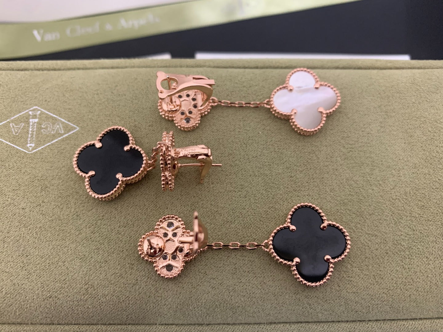 1XVA189E  (1:1 High quality 2 flower earrings)