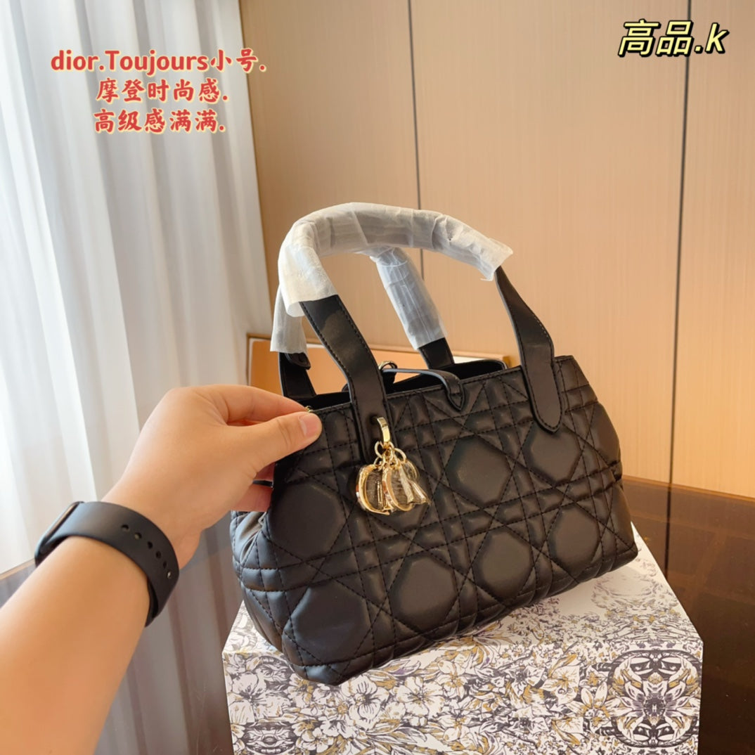 16XC107B ( hight quality leather bag)