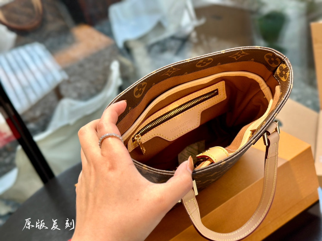 6XE128B ( 1:1 hight quality leather bag)