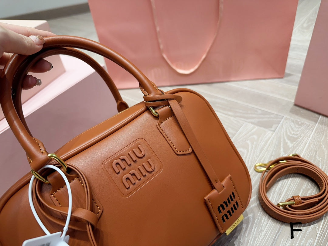 6XA197B ( hight quality leather bag)